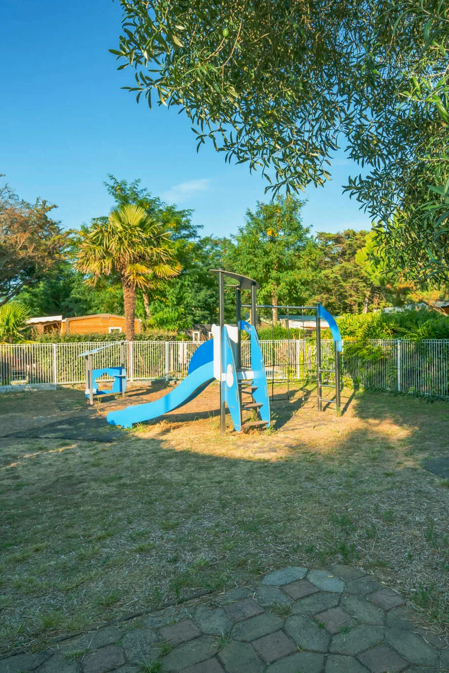 aire de jeux enfants camping